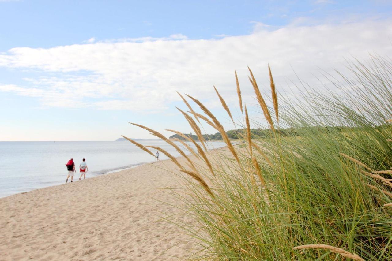 Strandhaus Mönchgut: Beachside Retreat with Spa Access Lobbe Exterior photo
